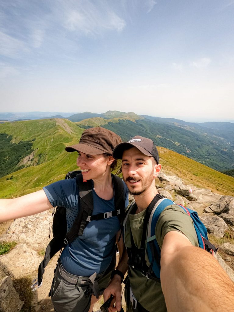 bel e fol sulla cima del libro aperto