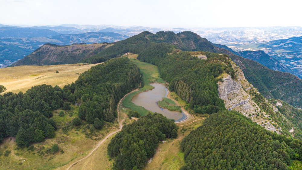 lago di pratignano visto dall'alto