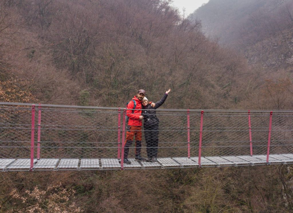 bel e fol sul ponte tibetano