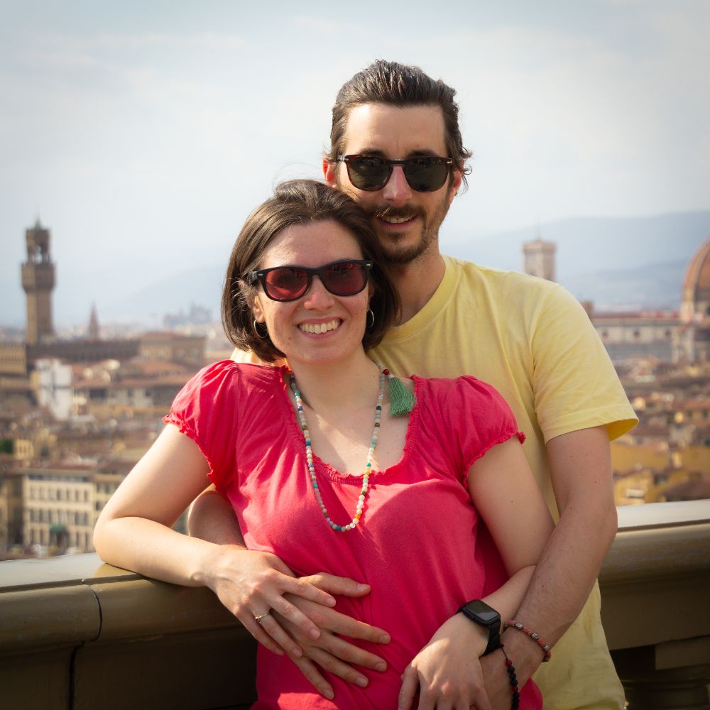 bel e fol a piazzale michelangelo con alle spalle firenze