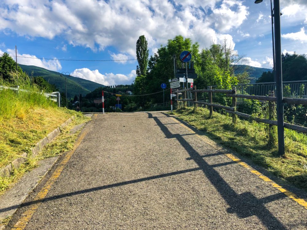 sentiero dei due ponti trekking pievepelago ponte della fola