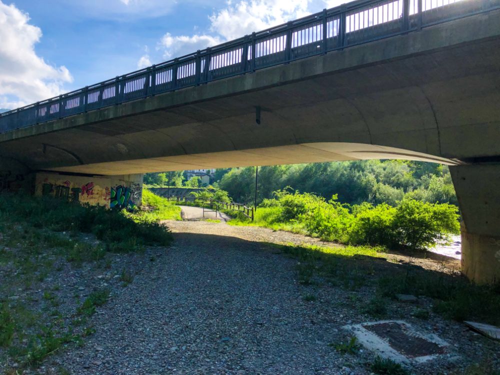 sentiero dei due ponti trekking pievepelago ponte della fola