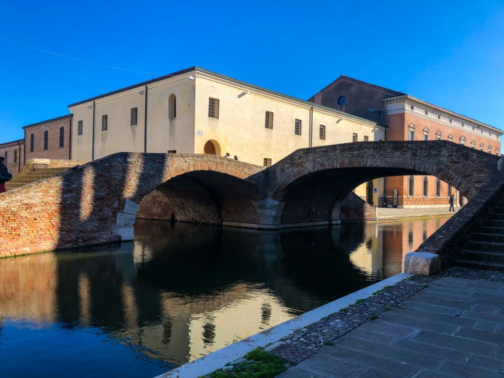 ponte degli sbirri comacchio