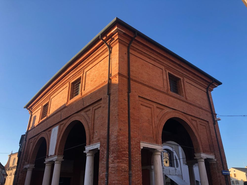 loggia del grano comacchio