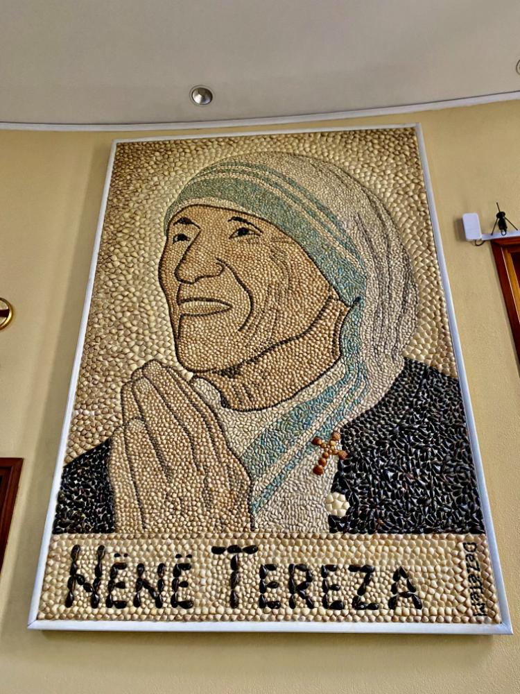 Mosaico di Madre Teresa di Calcutta a Tirana