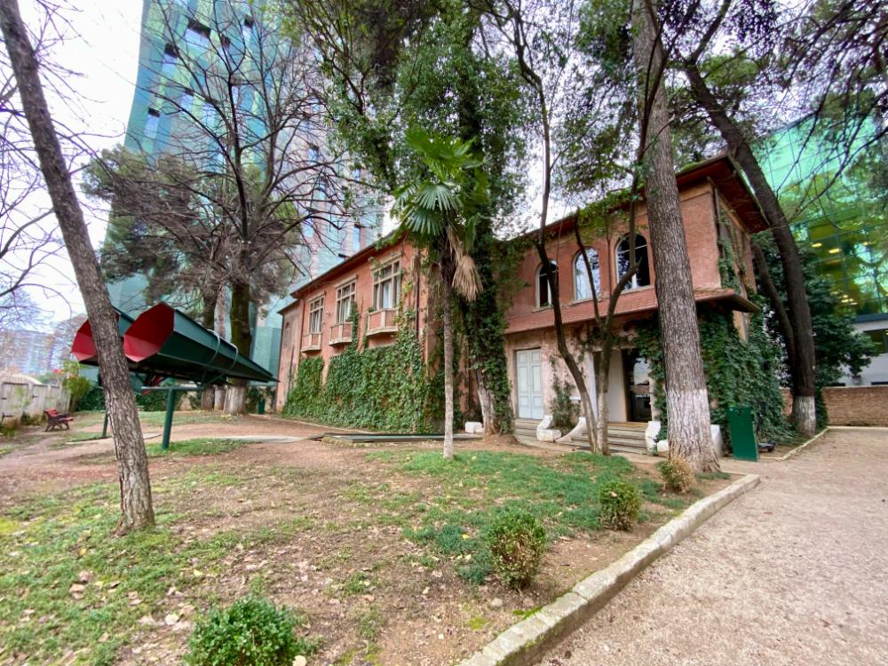 casa delle foglie tirana