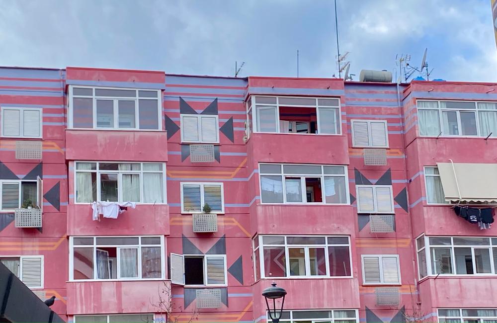 i palazzi colorati di tirana