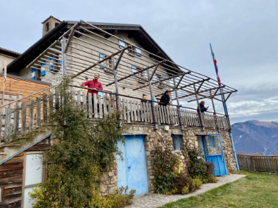 rifugio san pietro, vicino a canale di tenno
